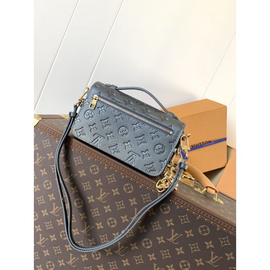 LV Pochette