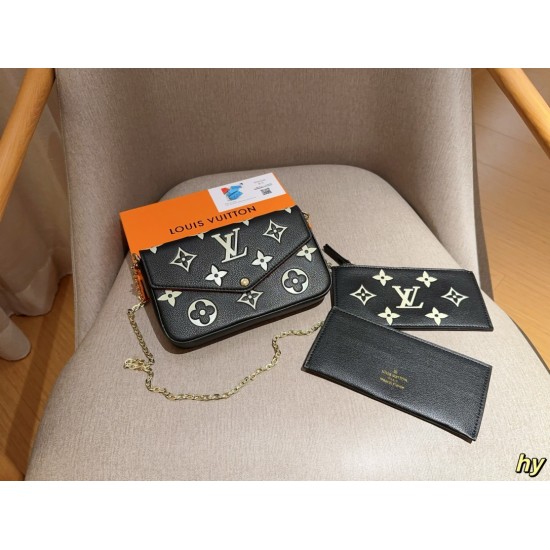 LV Pochette