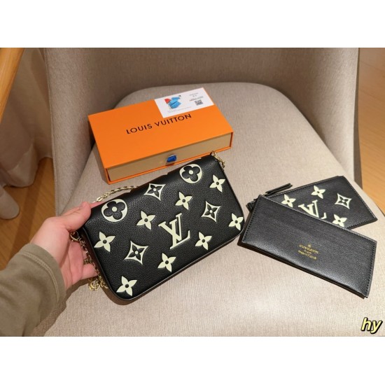 LV Pochette