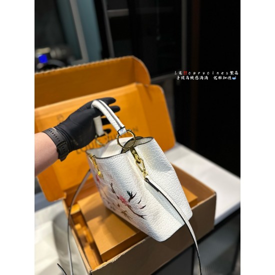 LV Capucines