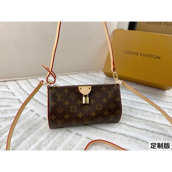 LV Pochette