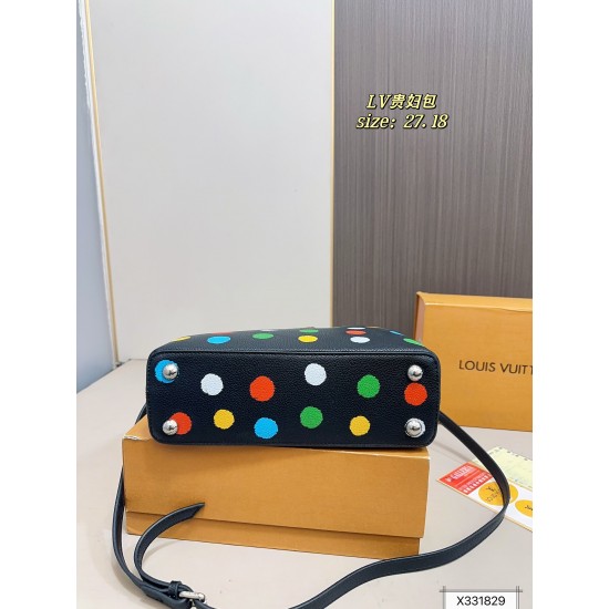 LV Capucines
