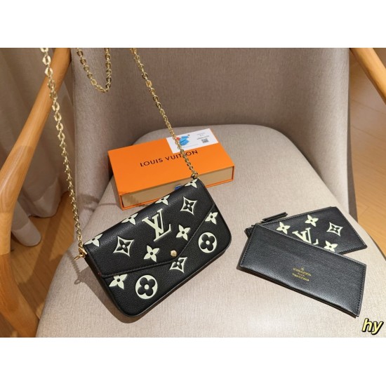 LV Pochette