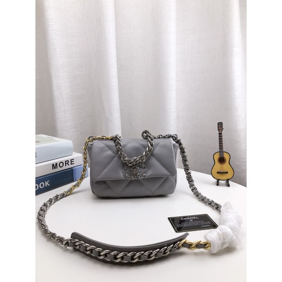CHANEL 19 BAG