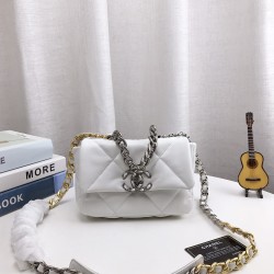 CHANEL 19 BAG