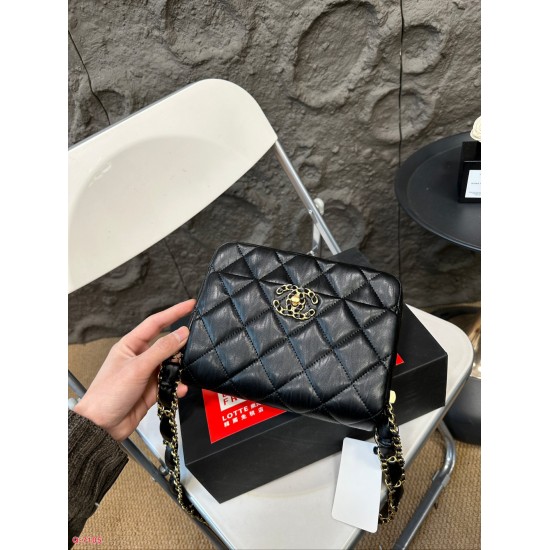 CHANEL 19 BAG