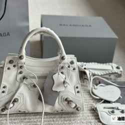 Balenciaga Le Cagole