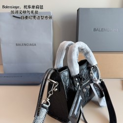 Balenciaga Le Cagole