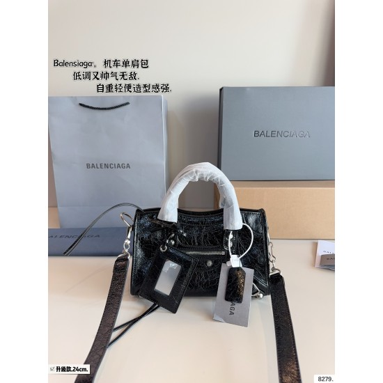 Balenciaga Le Cagole