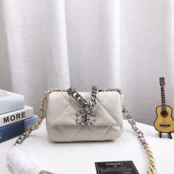 CHANEL 19 BAG