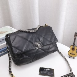 CHANEL 19 BAG