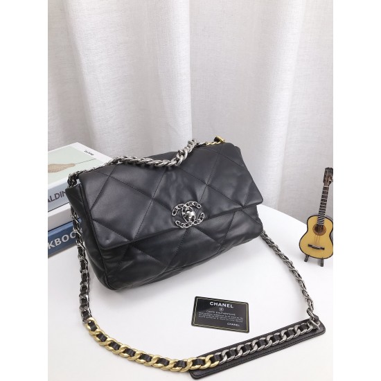 CHANEL 19 BAG