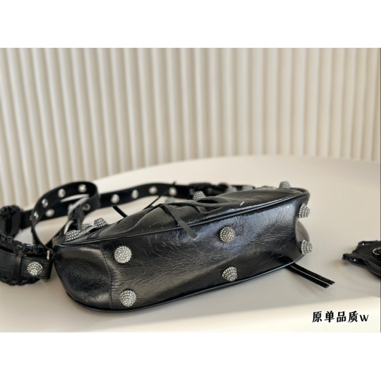 Balenciaga Le Cagole