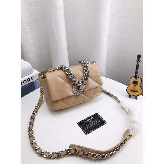 CHANEL 19 BAG