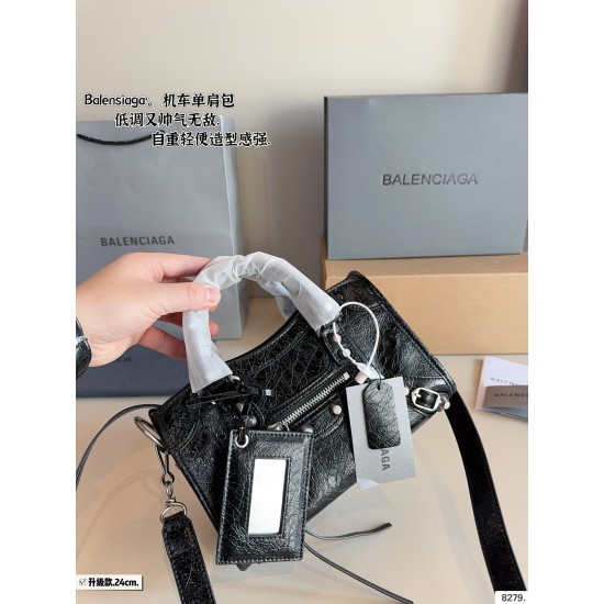 Balenciaga Le Cagole