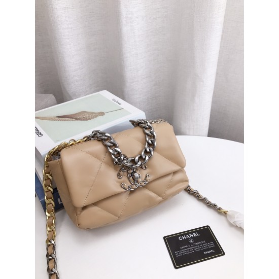 CHANEL 19 BAG