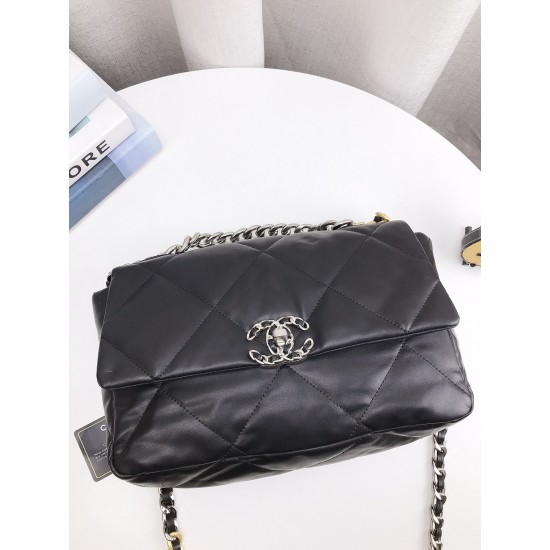 CHANEL 19 BAG