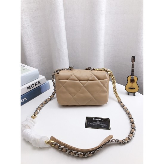 CHANEL 19 BAG