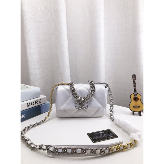 CHANEL 19 BAG