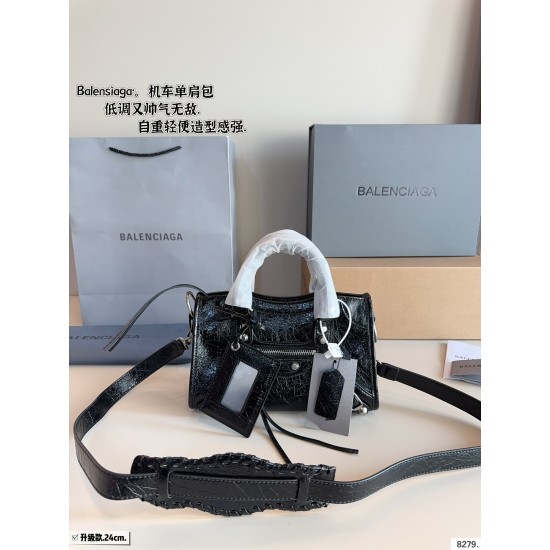 Balenciaga Le Cagole