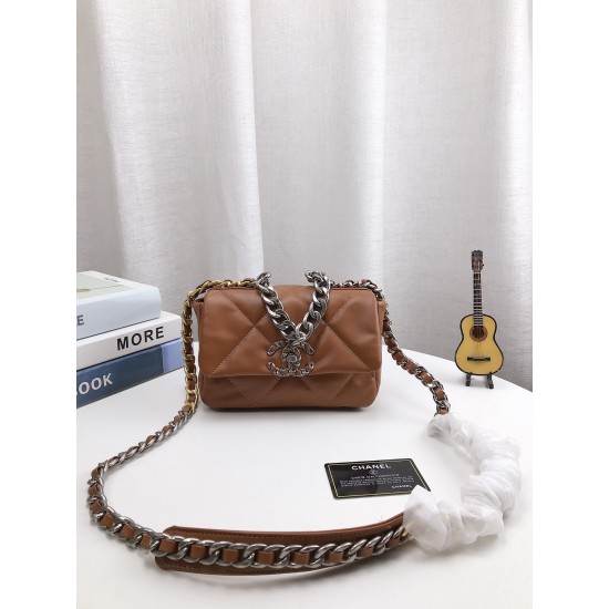 CHANEL 19 BAG