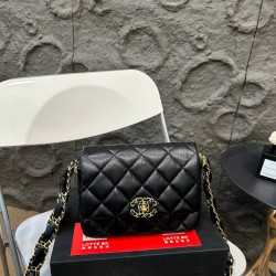 CHANEL 19 BAG