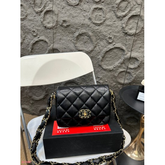 CHANEL 19 BAG