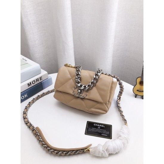 CHANEL 19 BAG