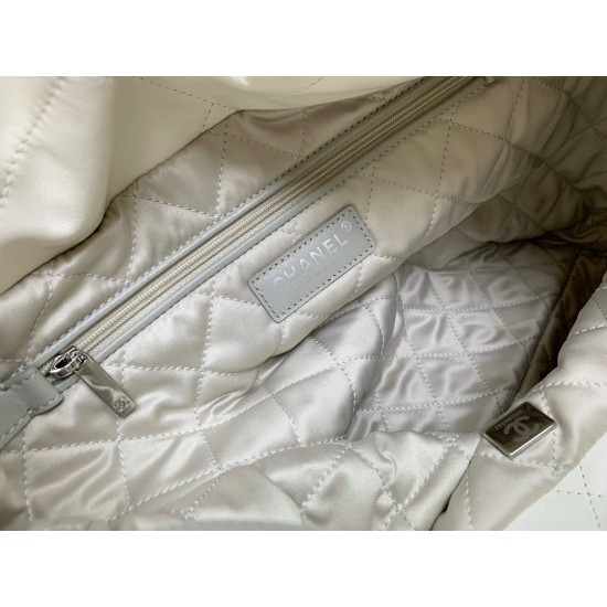 CHANEL 22 Bag