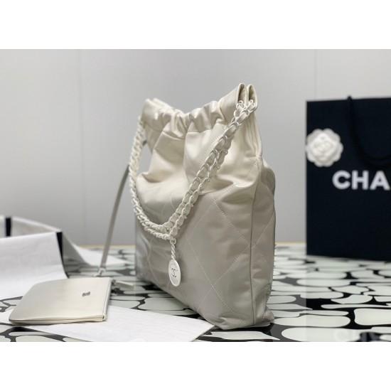 CHANEL 22 Bag