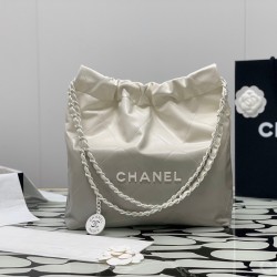 CHANEL 22 Bag