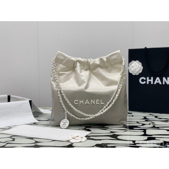 CHANEL 22 Bag