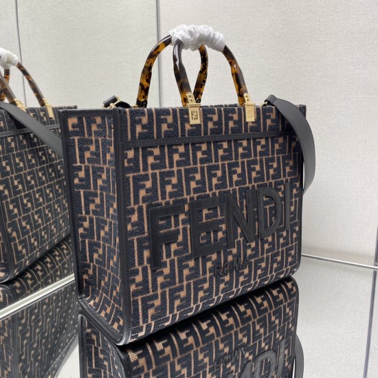 FENDI Tote Bags