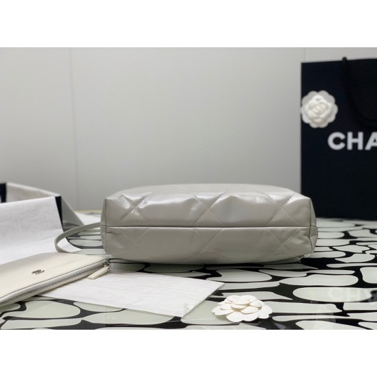 CHANEL 22 Bag