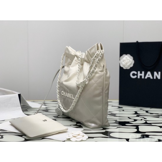 CHANEL 22 Bag