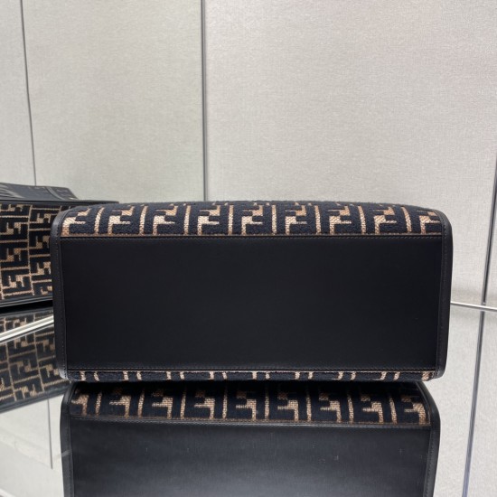 FENDI Tote Bags