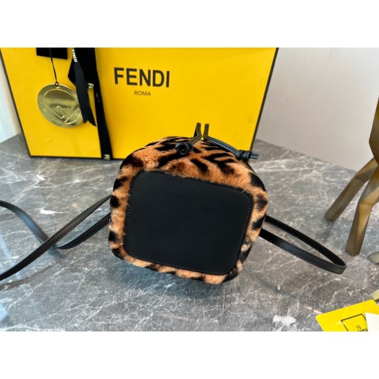 FENDI Bucket Bags