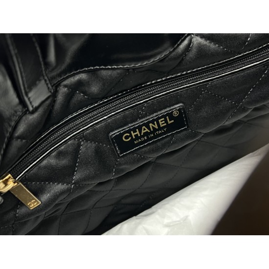 CHANEL 22 Bag