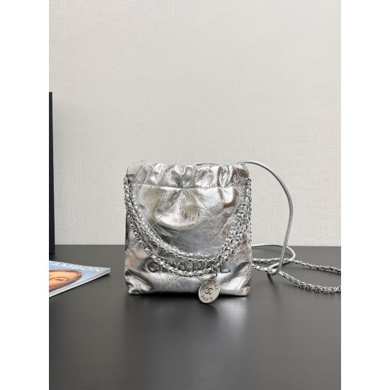CHANEL 22 Bag