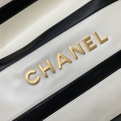 CHANEL 22 Bag