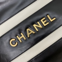 CHANEL 22 Bag