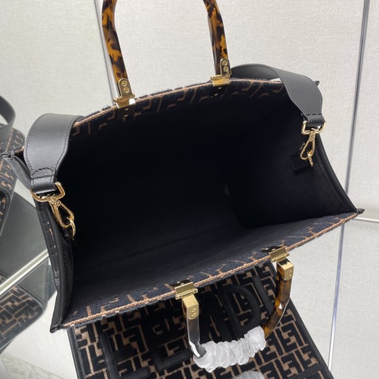 FENDI Tote Bags