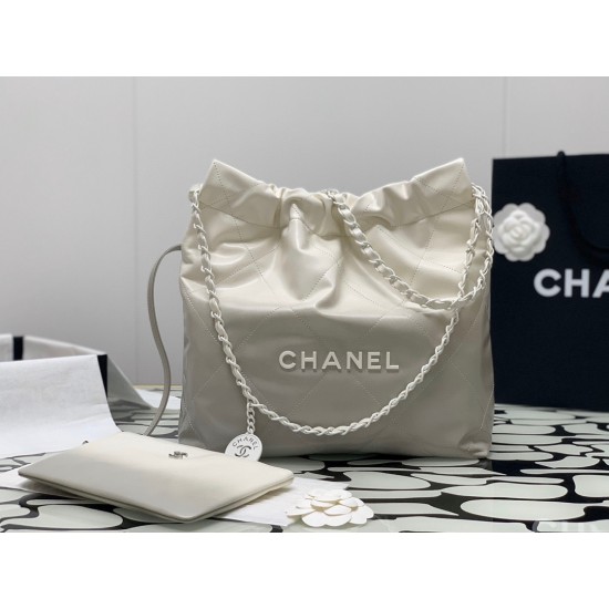 CHANEL 22 Bag