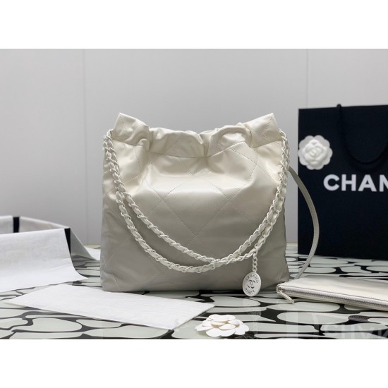 CHANEL 22 Bag