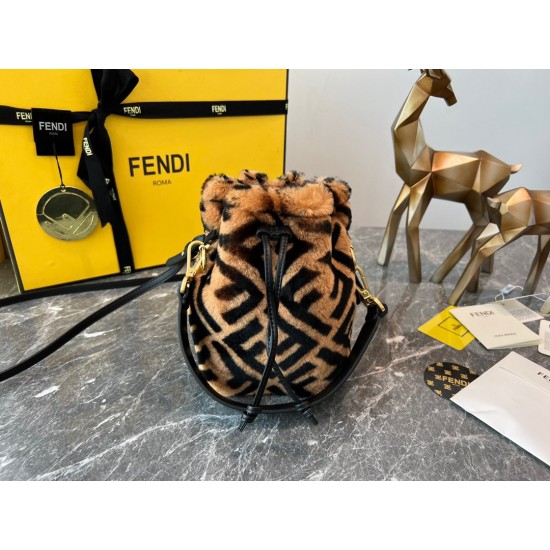 FENDI Bucket Bags