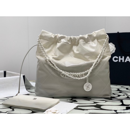 CHANEL 22 Bag