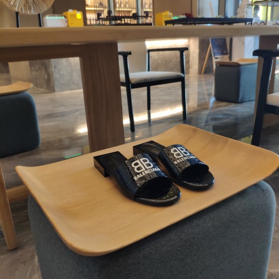 Balenciaga slippers Balenciaga slippers
