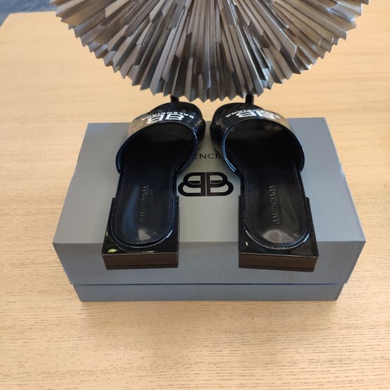 Balenciaga slippers Balenciaga slippers