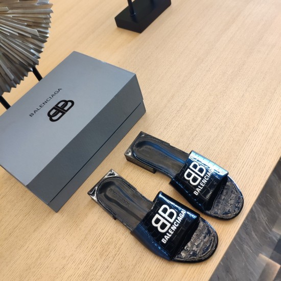 Balenciaga slippers Balenciaga slippers