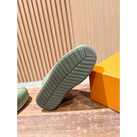 LV Trainer Sneaker